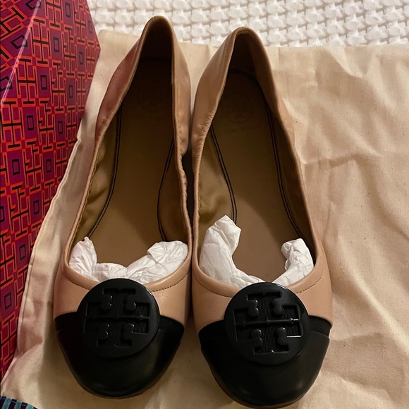 Tory Burch Tan Black minnie cap toe ballet leather 10 - Picture 3 of 12